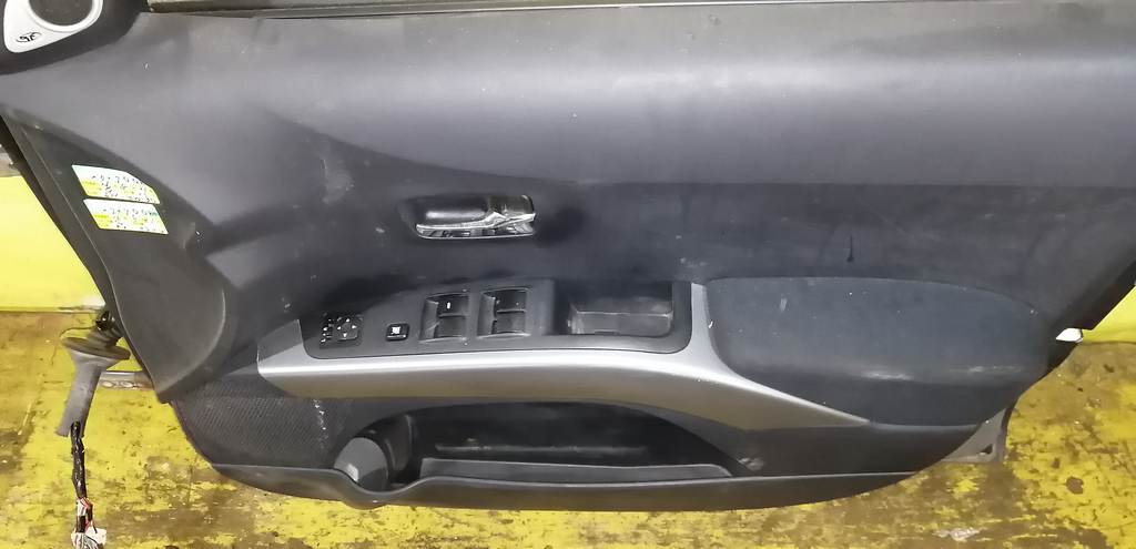 дверь Mitsubishi Outlander