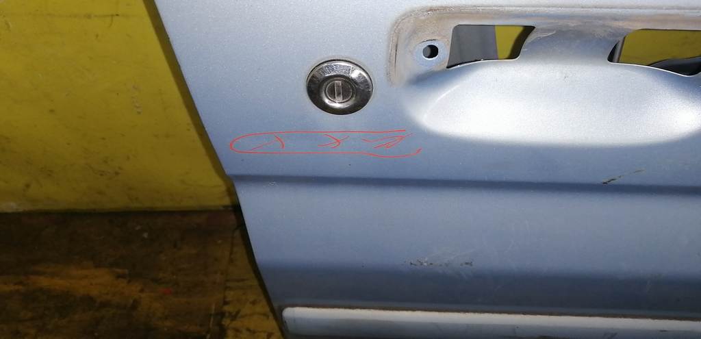 дверь Mazda Demio