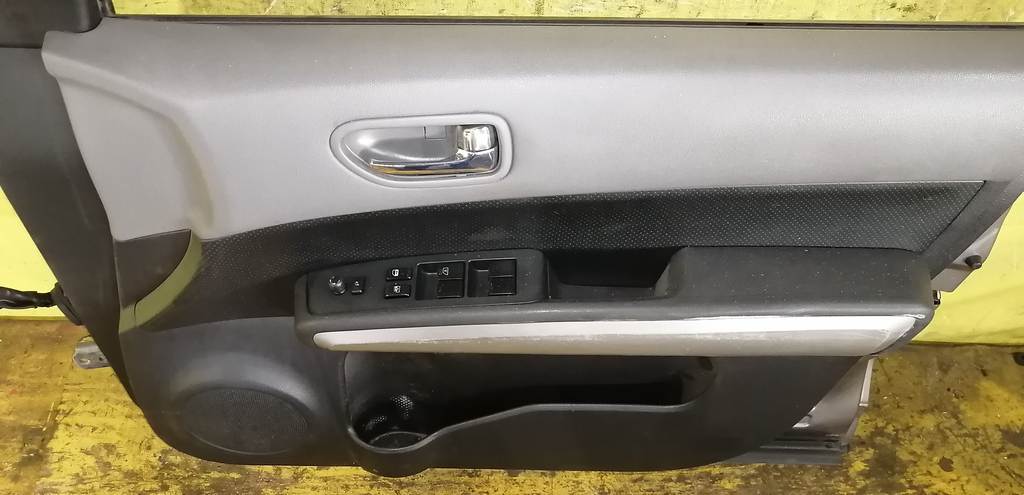 дверь Nissan X-Trail