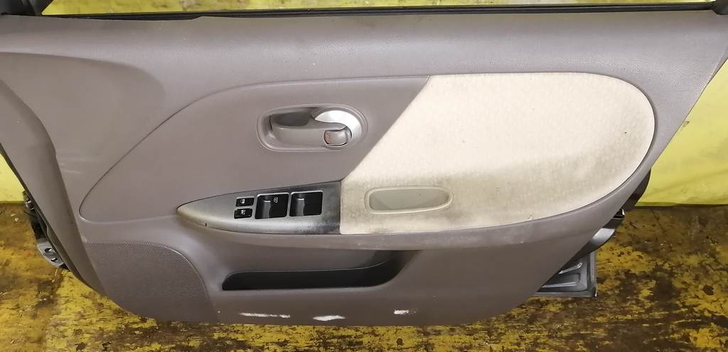 дверь Nissan Note