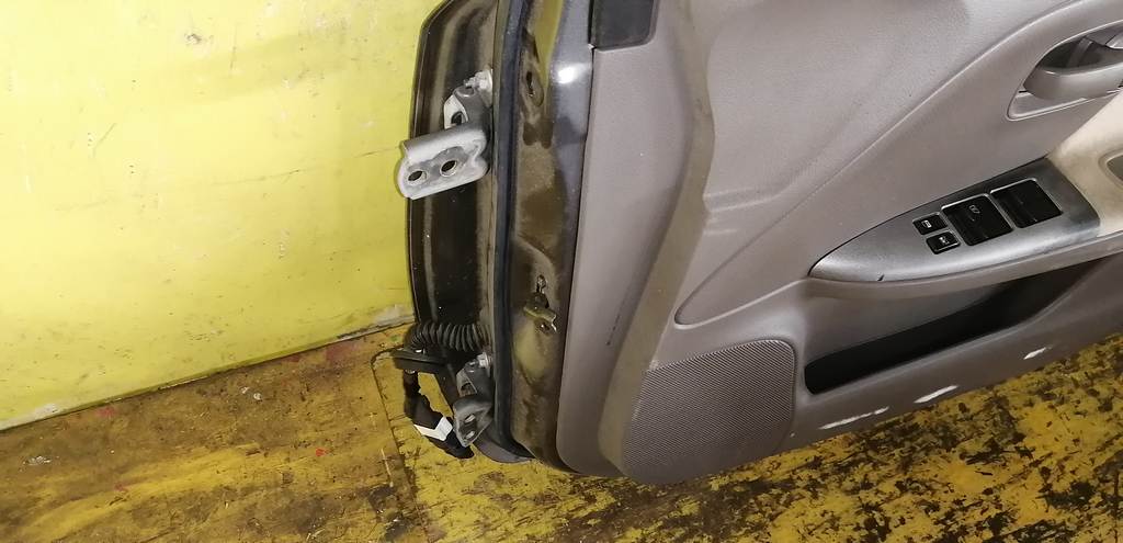 дверь Nissan Note