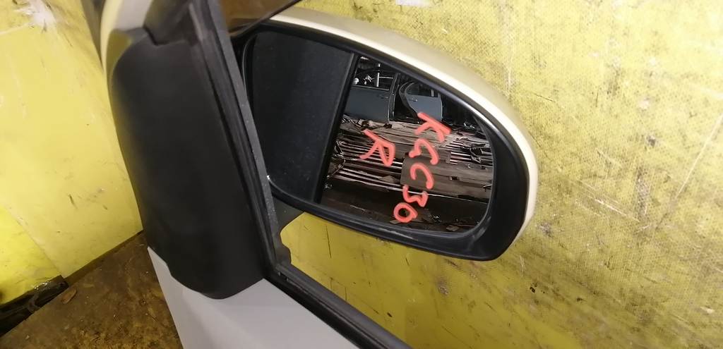 зеркало Toyota Passo