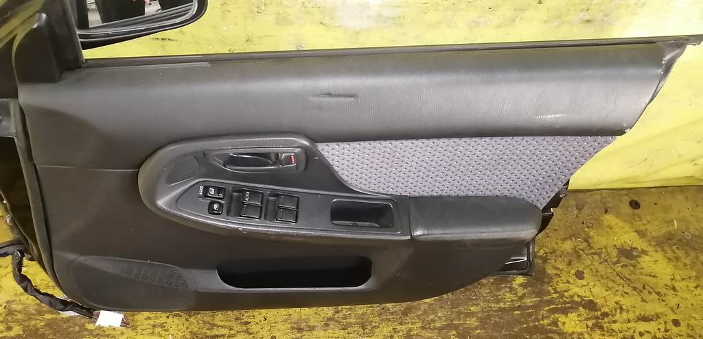дверь Subaru Impreza