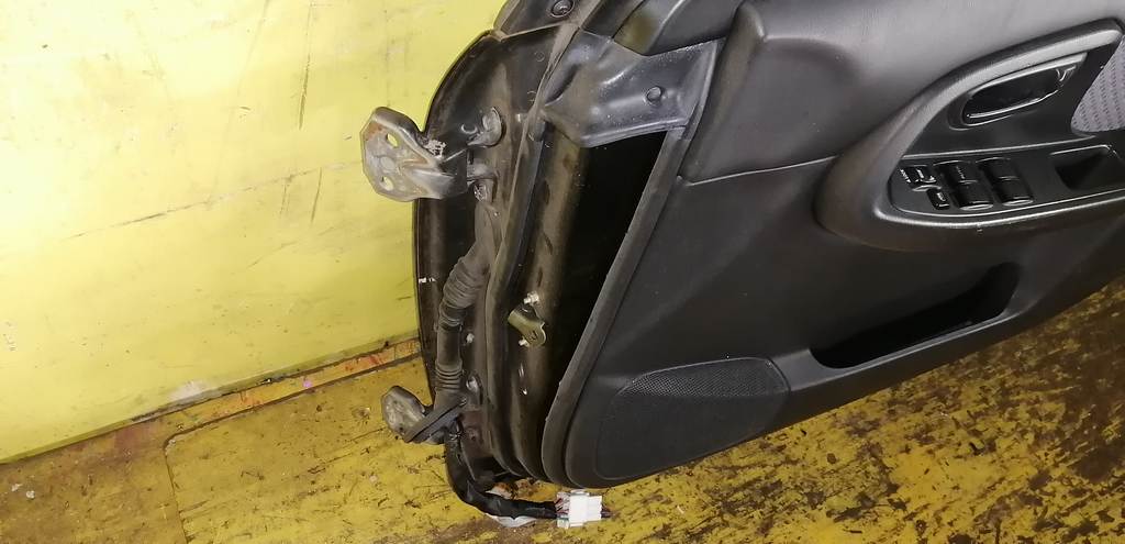 дверь Subaru Impreza