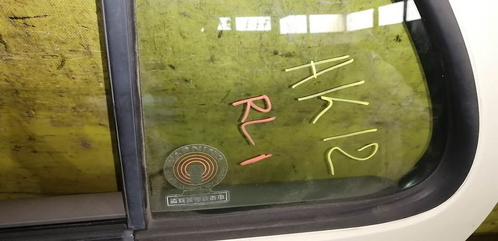 дверь Nissan March