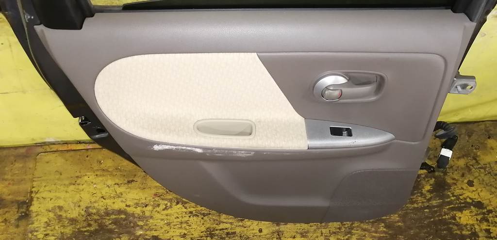 дверь Nissan Note