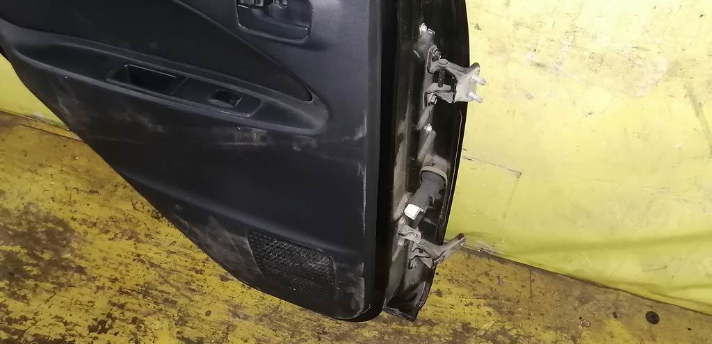 дверь Mitsubishi Colt