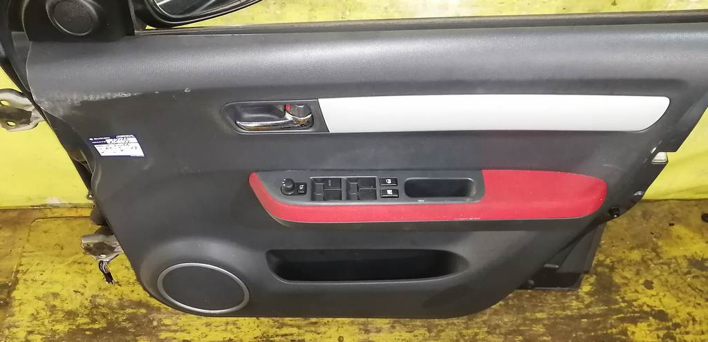 дверь Suzuki Swift
