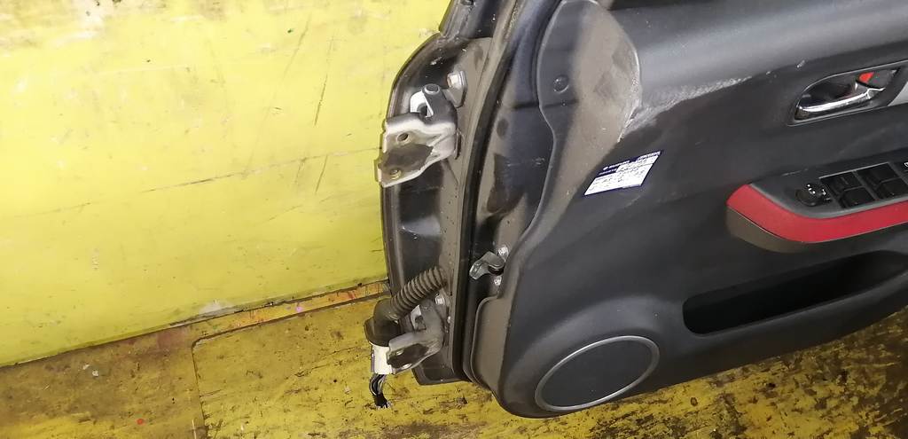 дверь Suzuki Swift