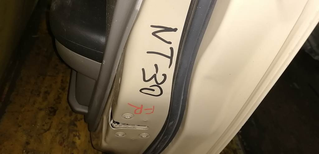 дверь Nissan X-Trail