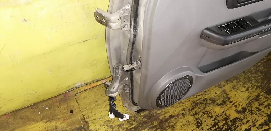 дверь Nissan X-Trail
