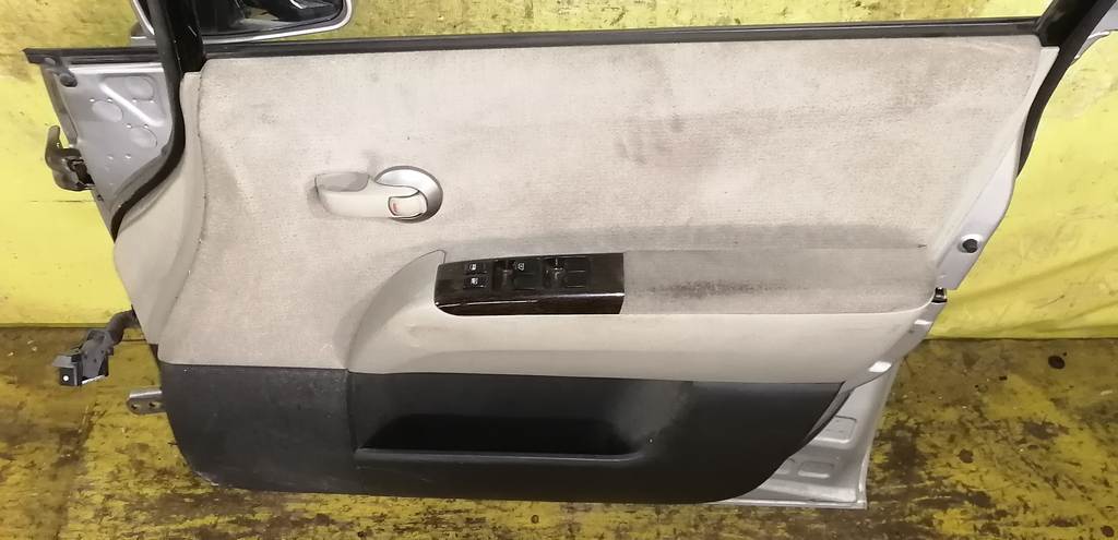 дверь Nissan Presage