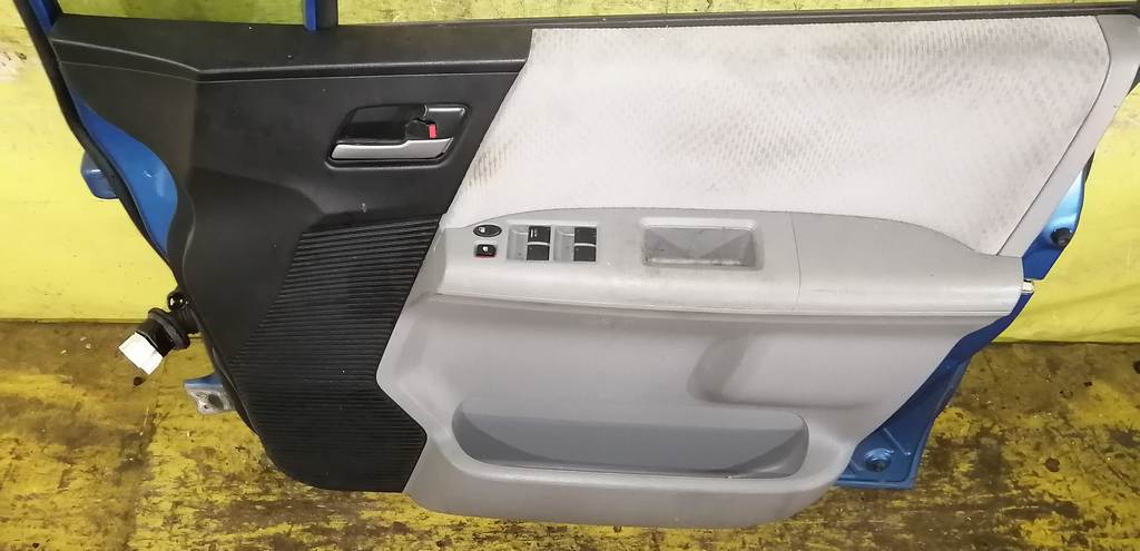 дверь Honda Freed