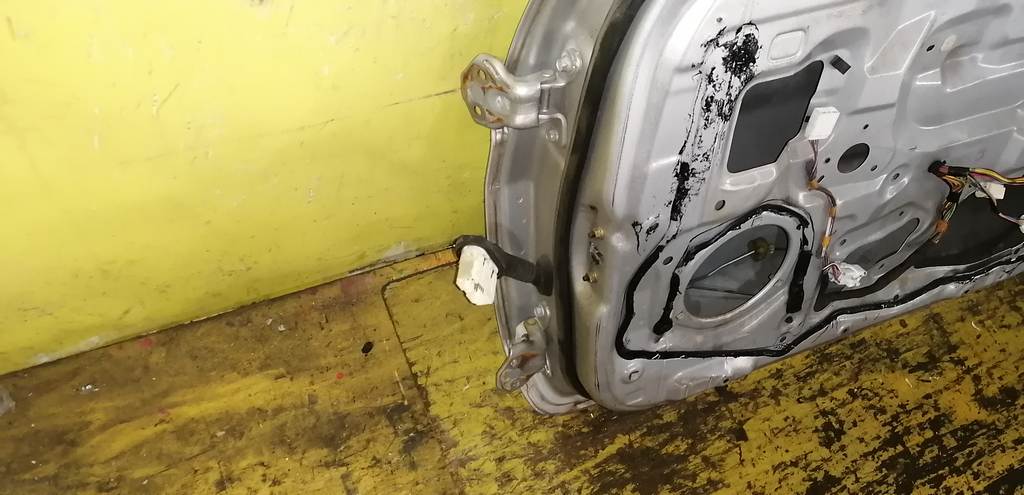 дверь Mazda Demio