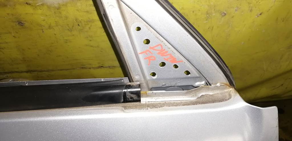 дверь Mazda Demio