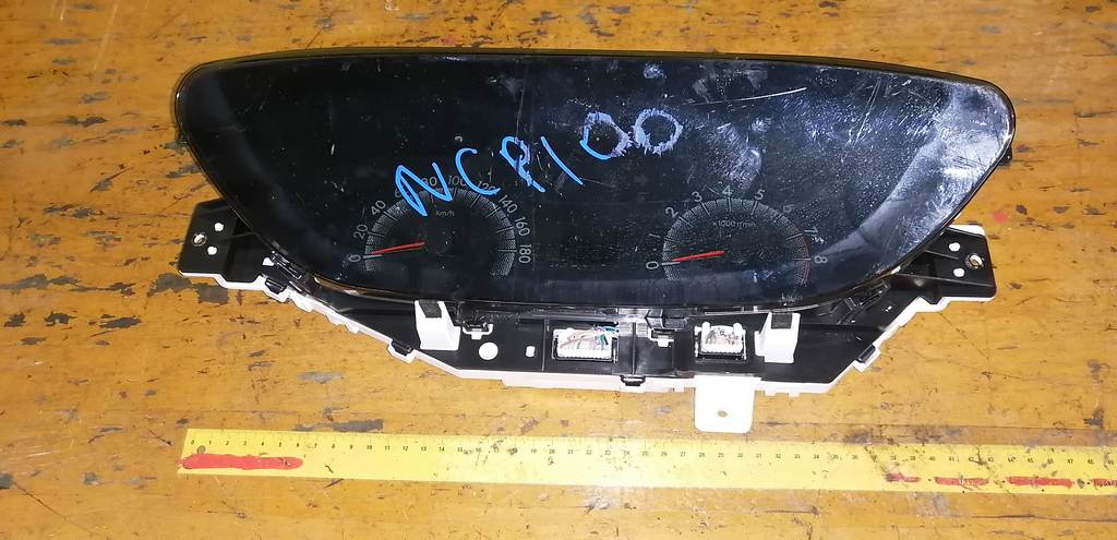 щиток приборов Toyota Ractis