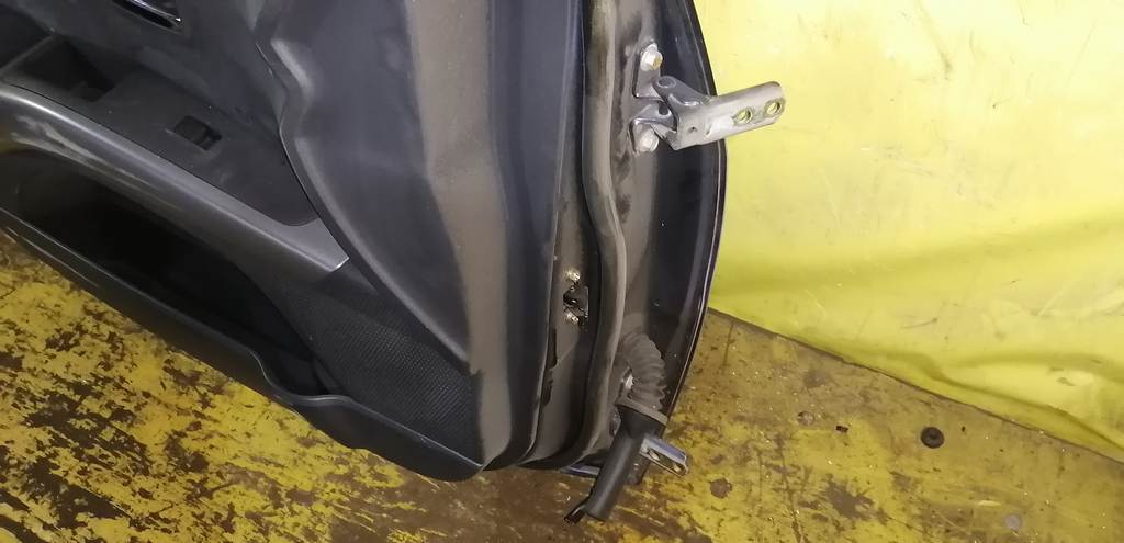дверь Mitsubishi Outlander