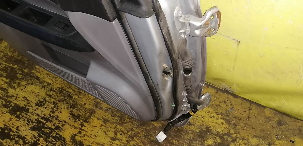 дверь Subaru Forester