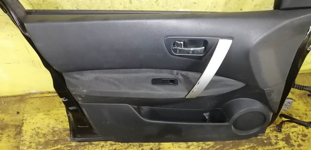дверь Nissan Dualis