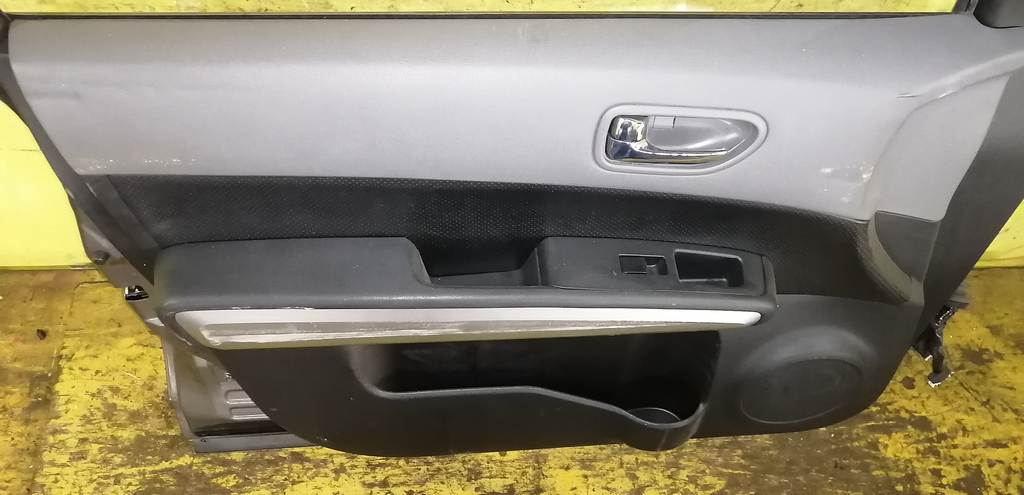 дверь Nissan X-Trail