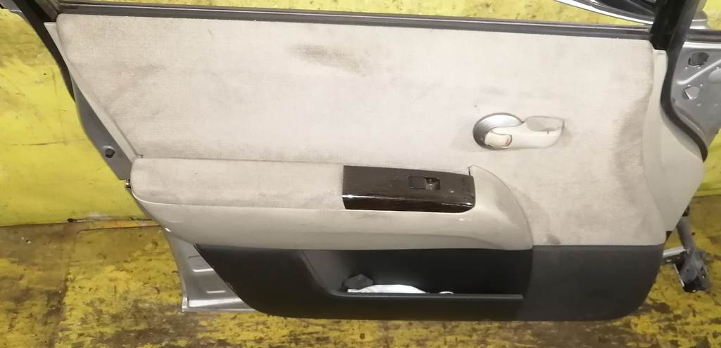 дверь Nissan Presage