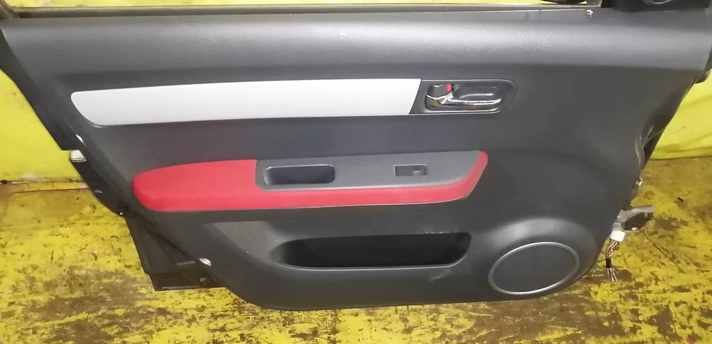 дверь Suzuki Swift