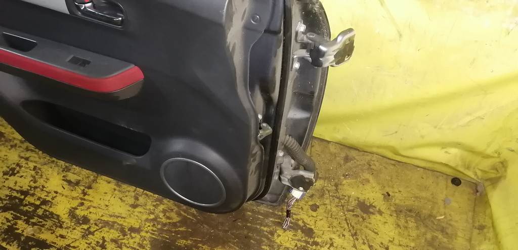 дверь Suzuki Swift