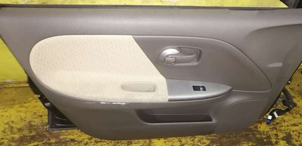дверь Nissan Note