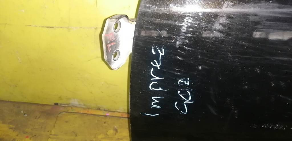 дверь Subaru Impreza