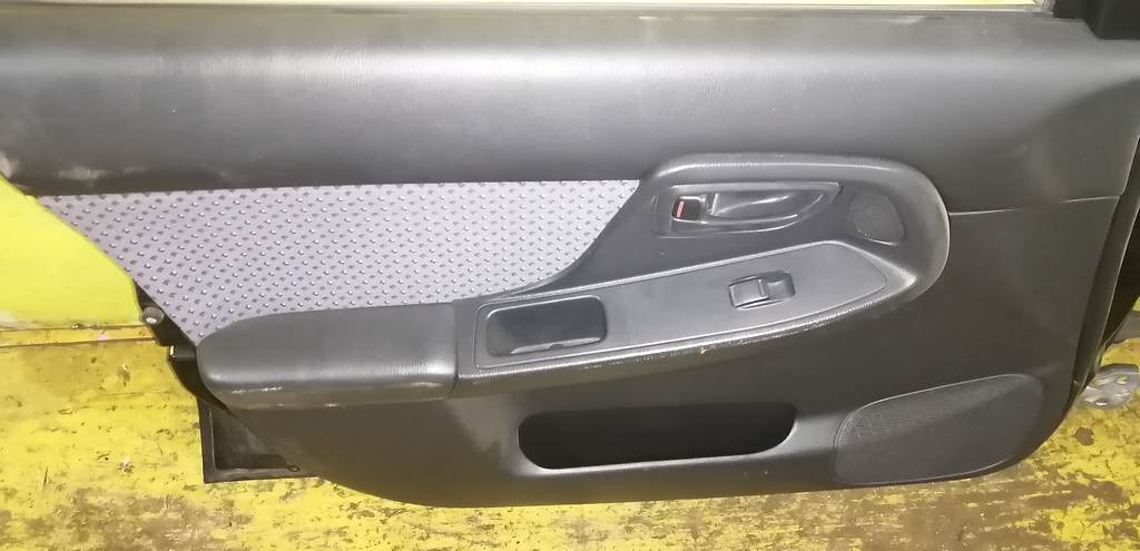 дверь Subaru Impreza