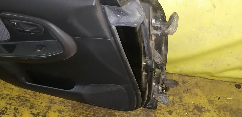 дверь Subaru Impreza