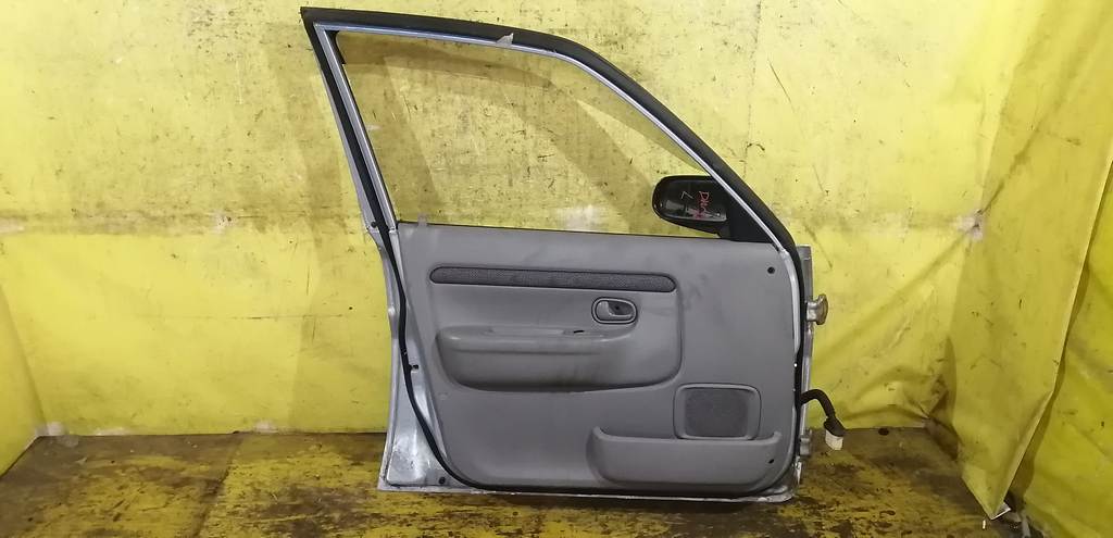 дверь Mazda Demio