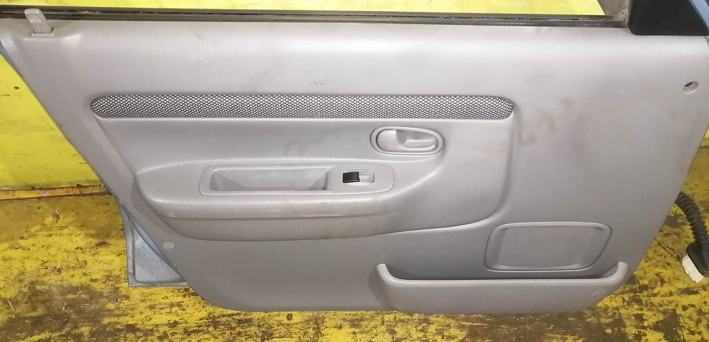 дверь Mazda Demio