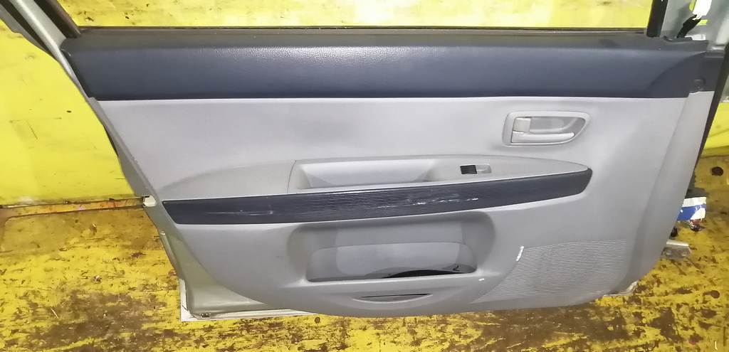 дверь Mazda Demio
