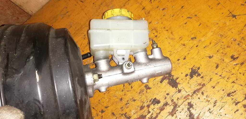 главный тормозной цилиндр Subaru Impreza