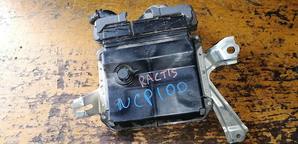 блок управления двс Toyota Ractis