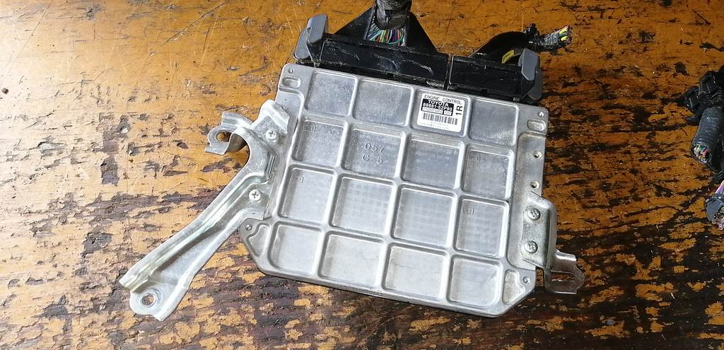 блок управления двс Toyota Ractis