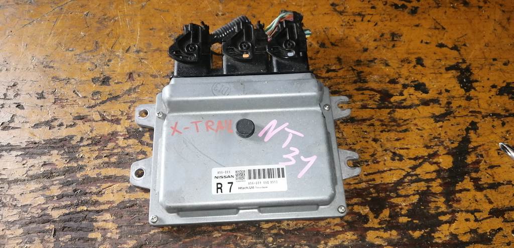 блок управления двс Nissan X-Trail