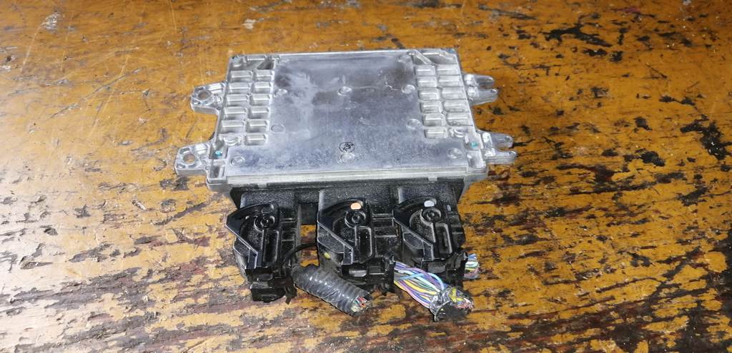 блок управления двс Nissan X-Trail