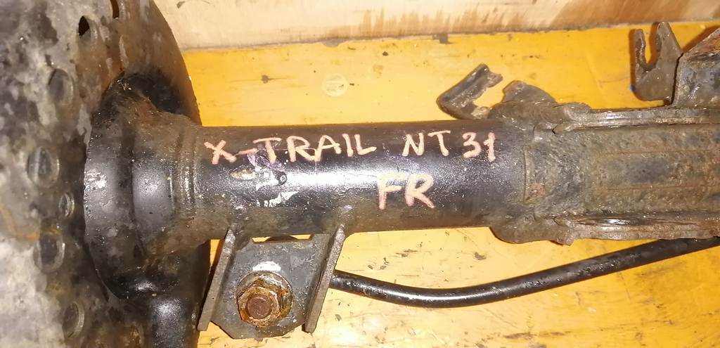 стойка Nissan X-Trail