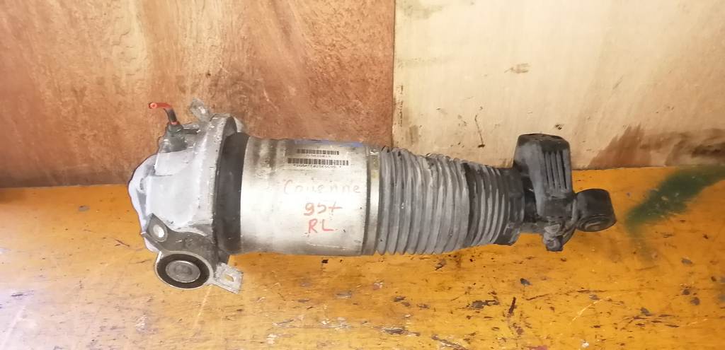 стойка Porsche Cayenne