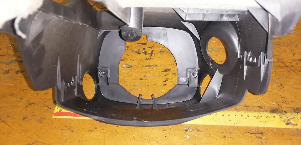 кожух рулевой колонки Toyota Ractis