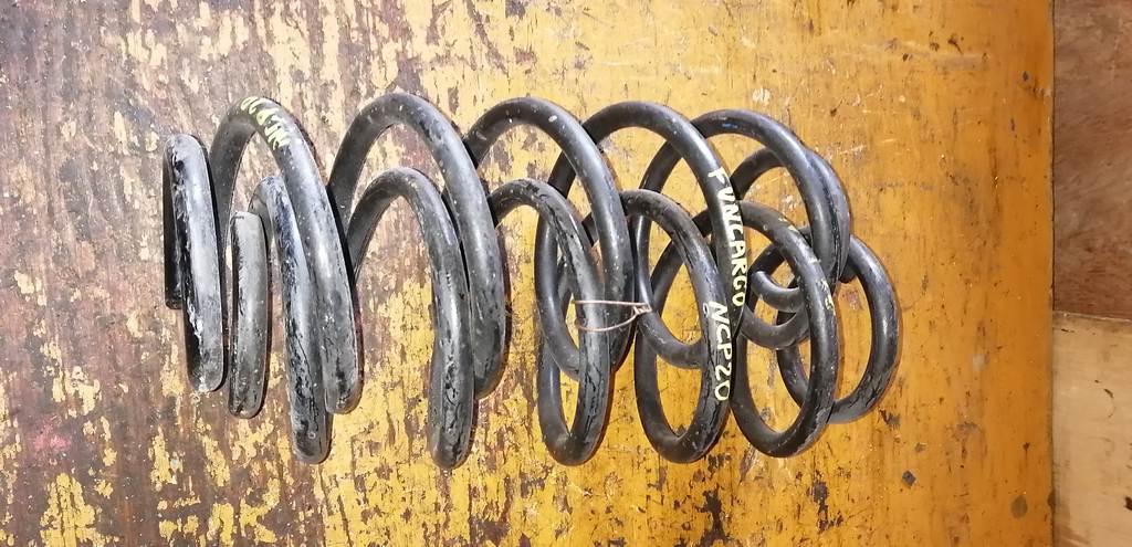 пружина Toyota Funcargo