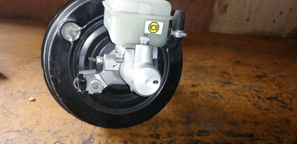 главный тормозной цилиндр Subaru Impreza