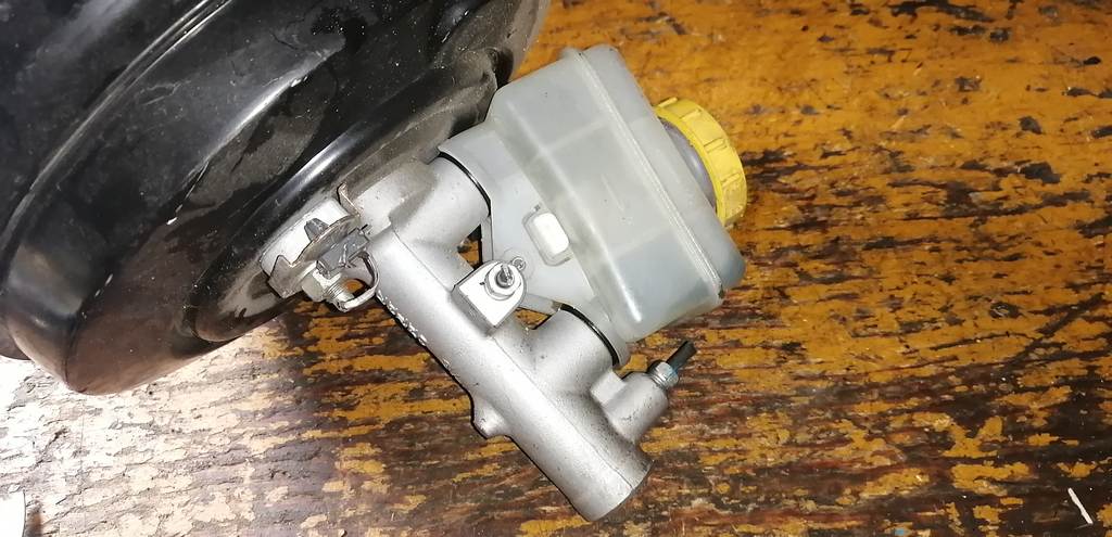 главный тормозной цилиндр Subaru Legacy