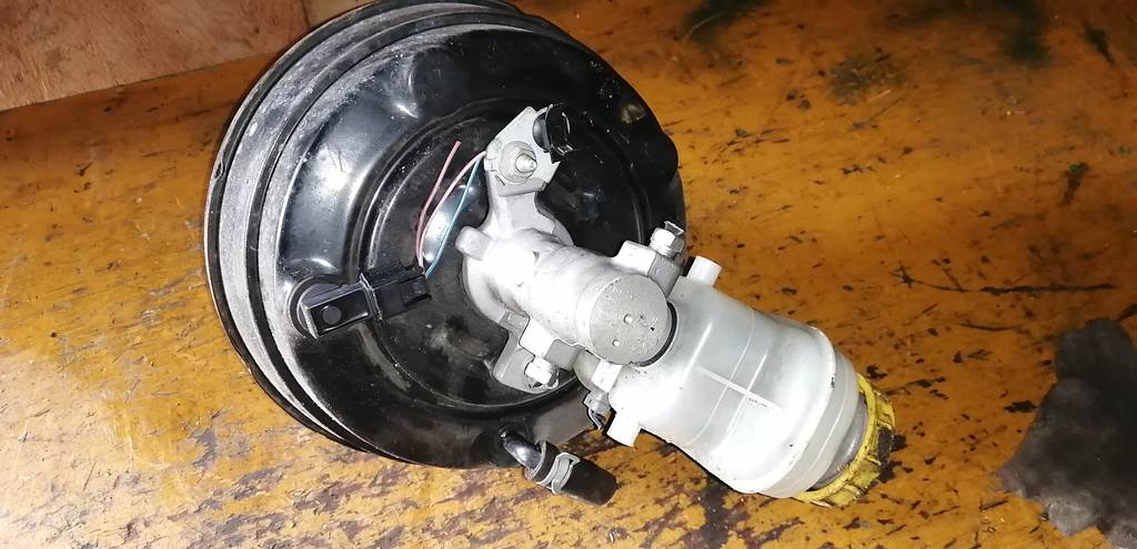 главный тормозной цилиндр Subaru Impreza