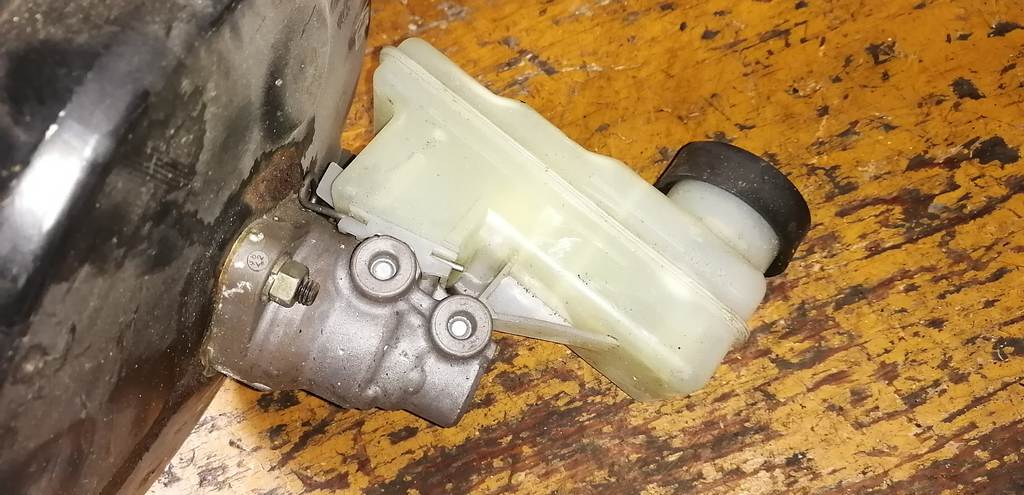 главный тормозной цилиндр Toyota Funcargo