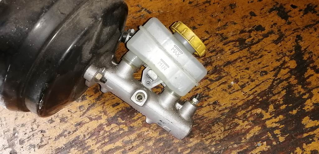 главный тормозной цилиндр Subaru Impreza