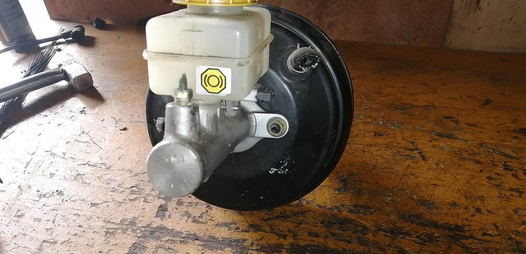 главный тормозной цилиндр Subaru Impreza