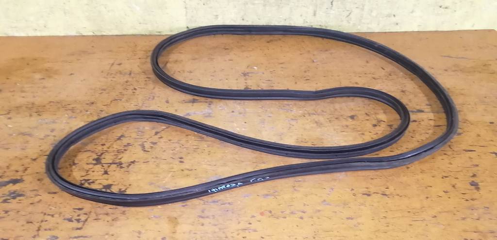 уплотнительная резинка багажника Subaru Impreza